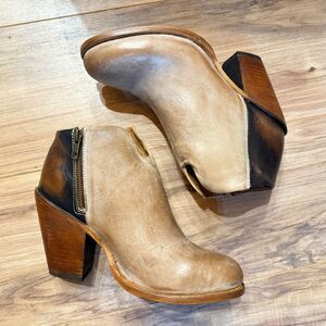 Freebird Detroit Taupe Women’s Ankle Boots Size 9